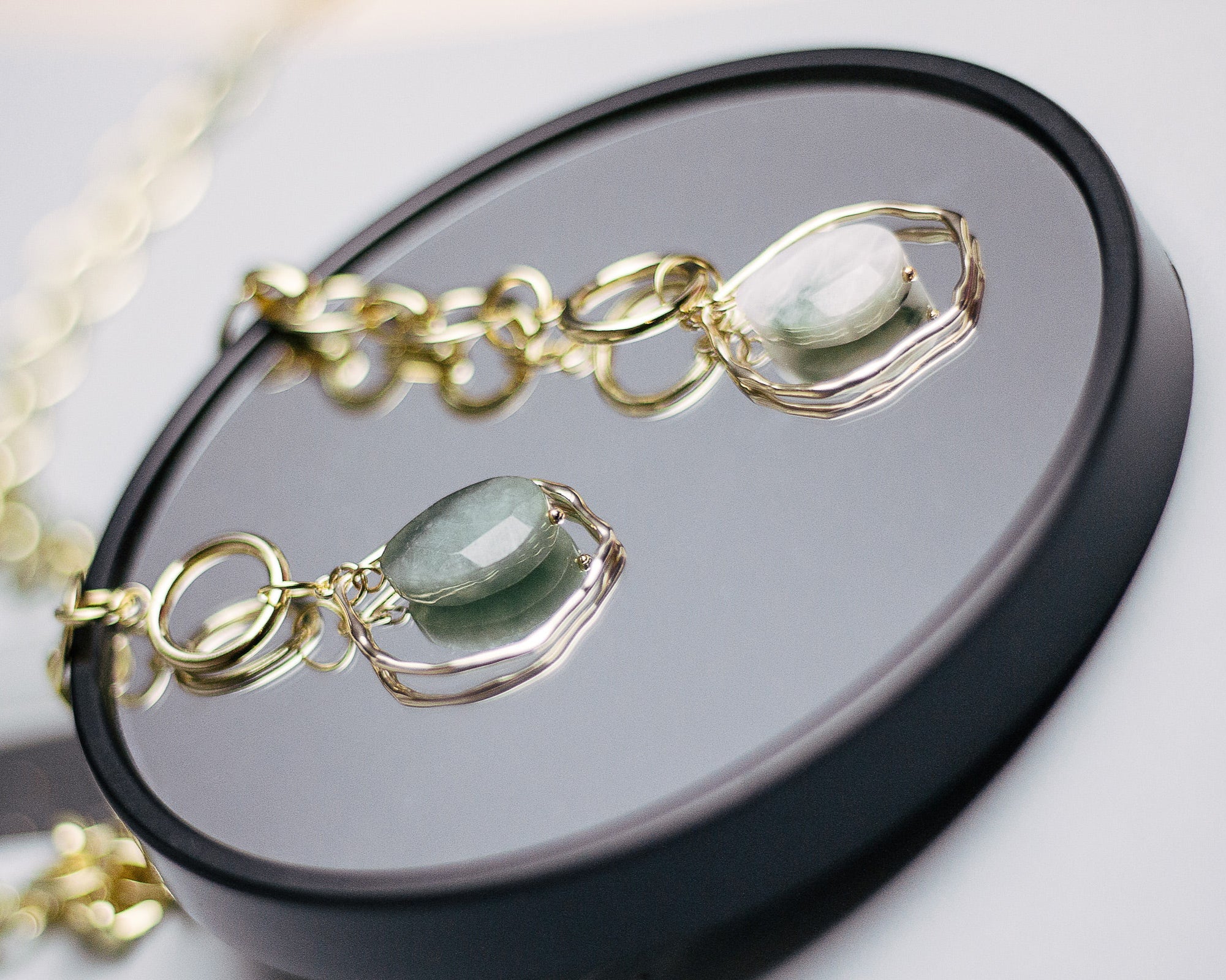 collar Aura latón baño oro 18k, jade