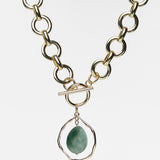collar Aura, latón bañado oro 18k, jaspe verde