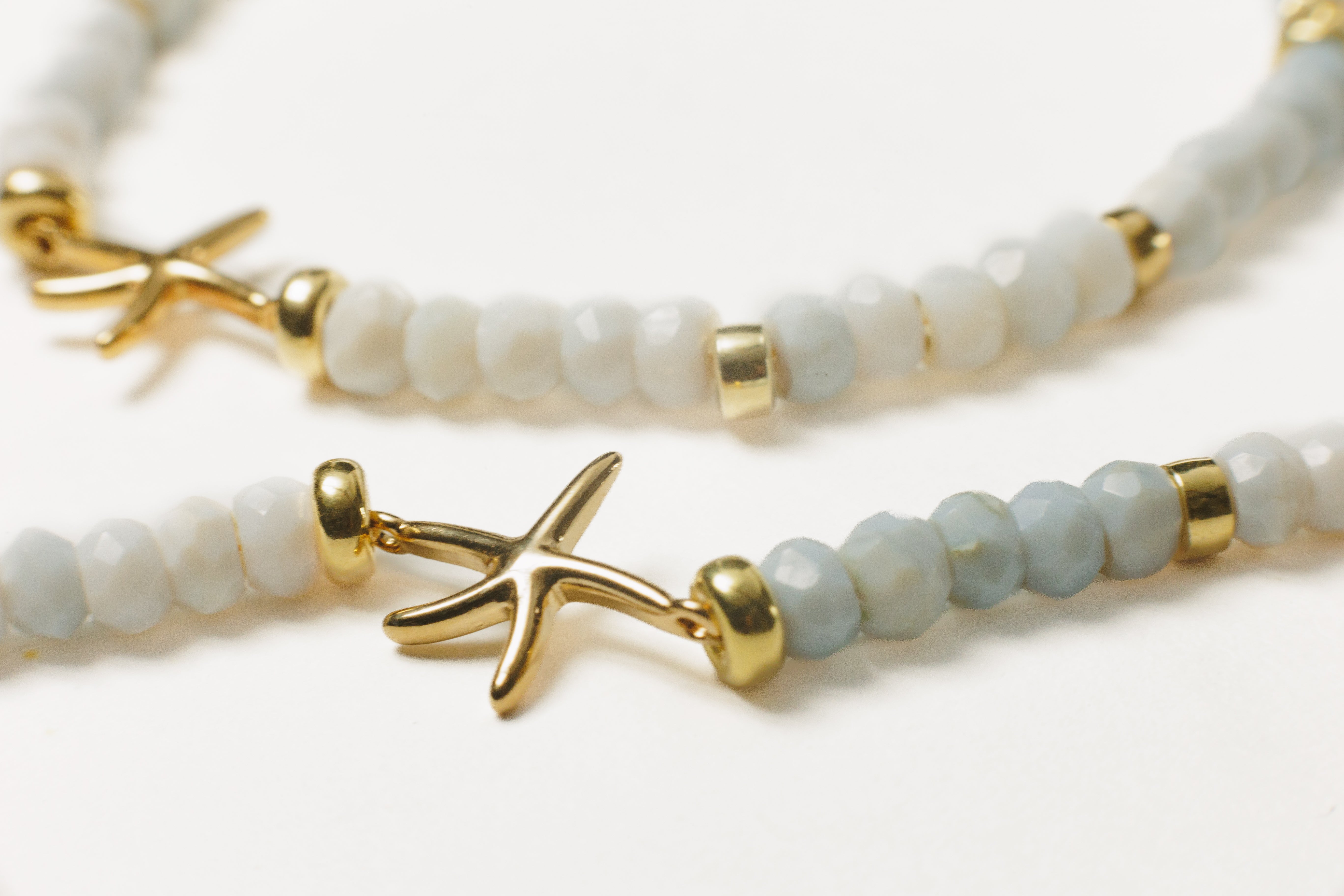 Pulsera con estrella acero inoxidable bañado en oro y ópalos BEACH - KIREI 