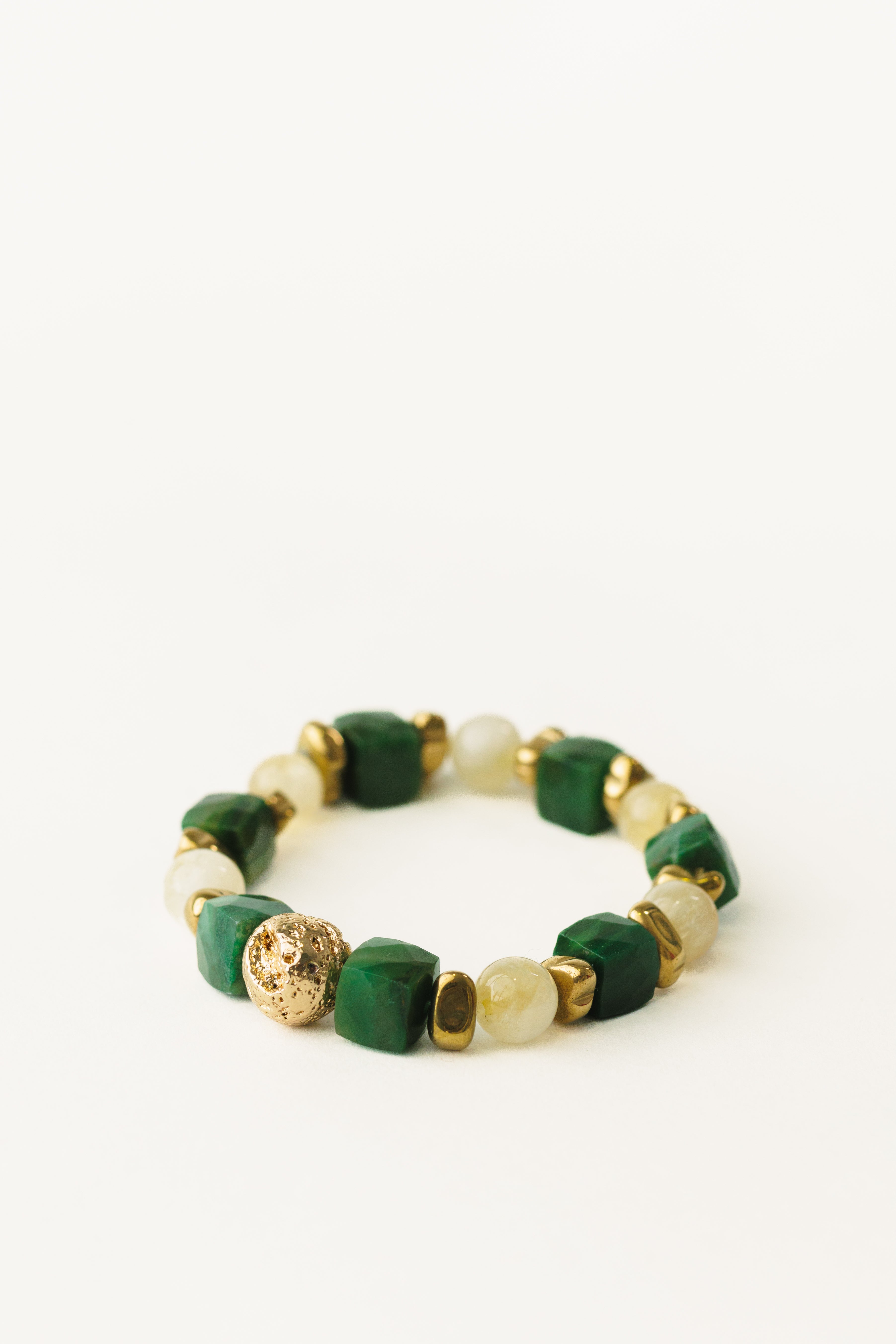 Pulsera elástica piedras semipreciosas y lava bañada en oro BOTANIKAL - KIREI 