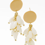 Pendientes largos corales blancos FISHERS - KIREI