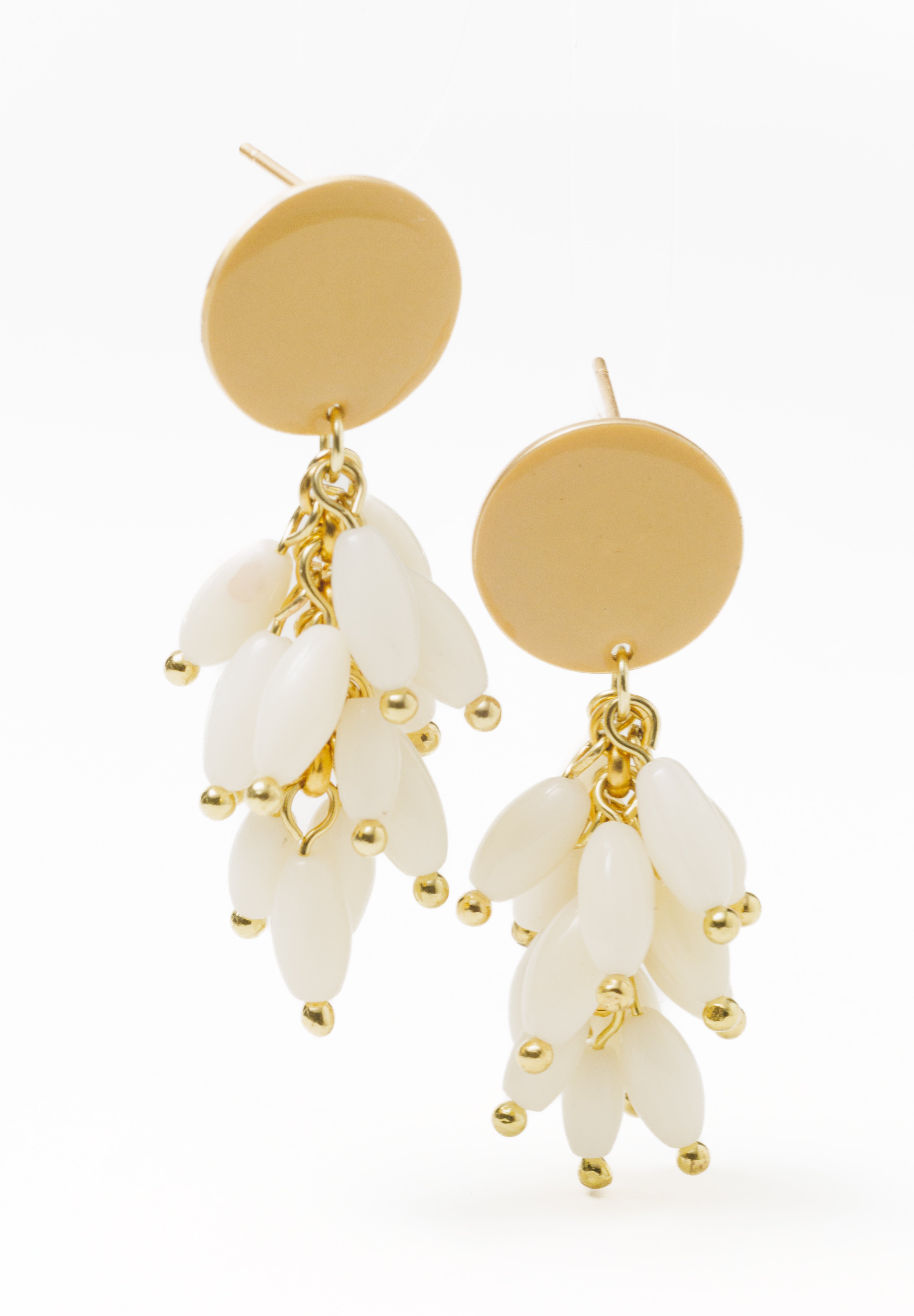 Pendientes largos corales blancos FISHERS - KIREI