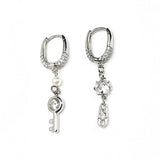 KEYCODE | Anneaux argentés avec charms et zircons