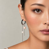 VECTOR EARRINGS – Aros Negros con Perlas y Cadenas