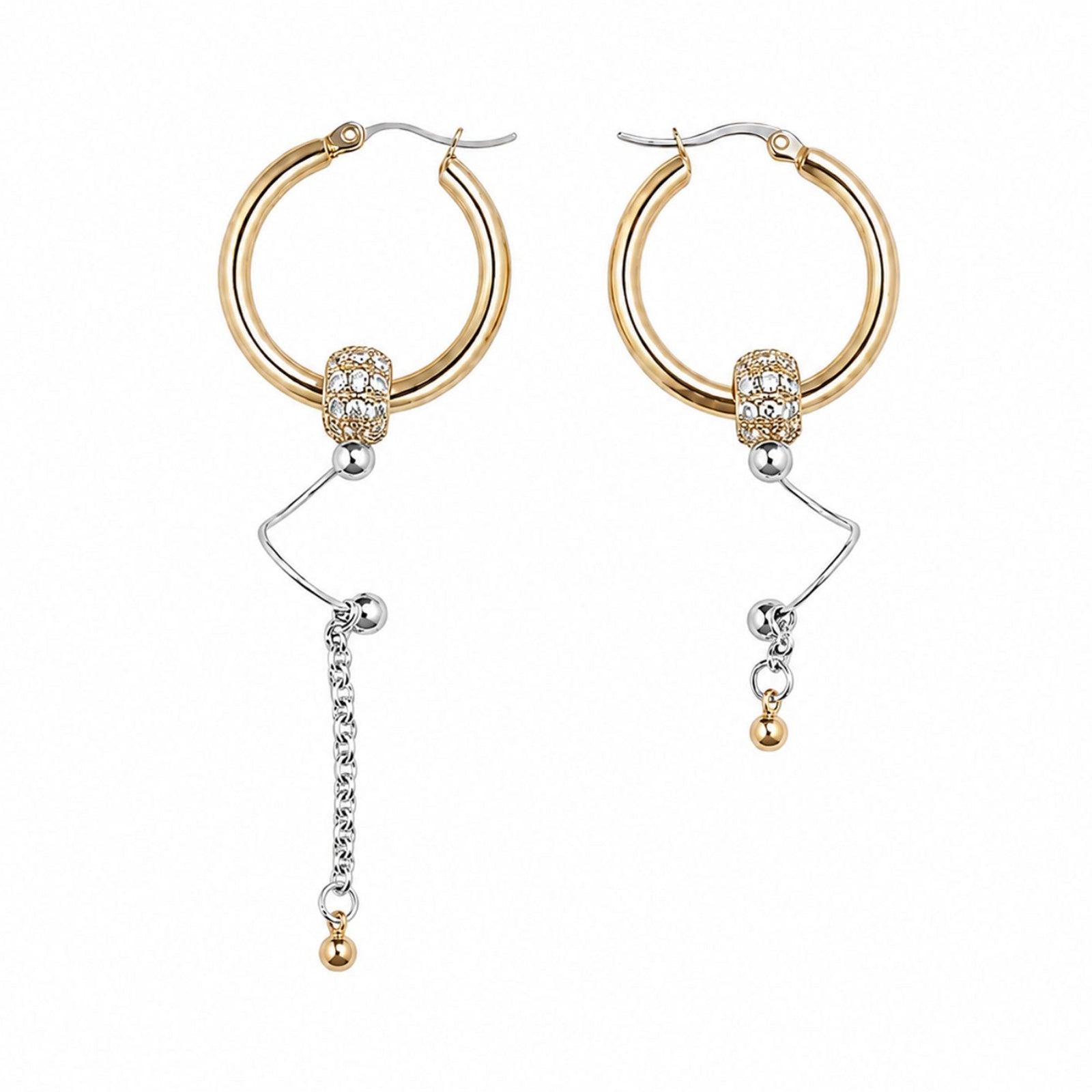 Pendientes asimétricos BEND GOLD de aro dorado con circonitas y cadenas – Kirei Jewellery