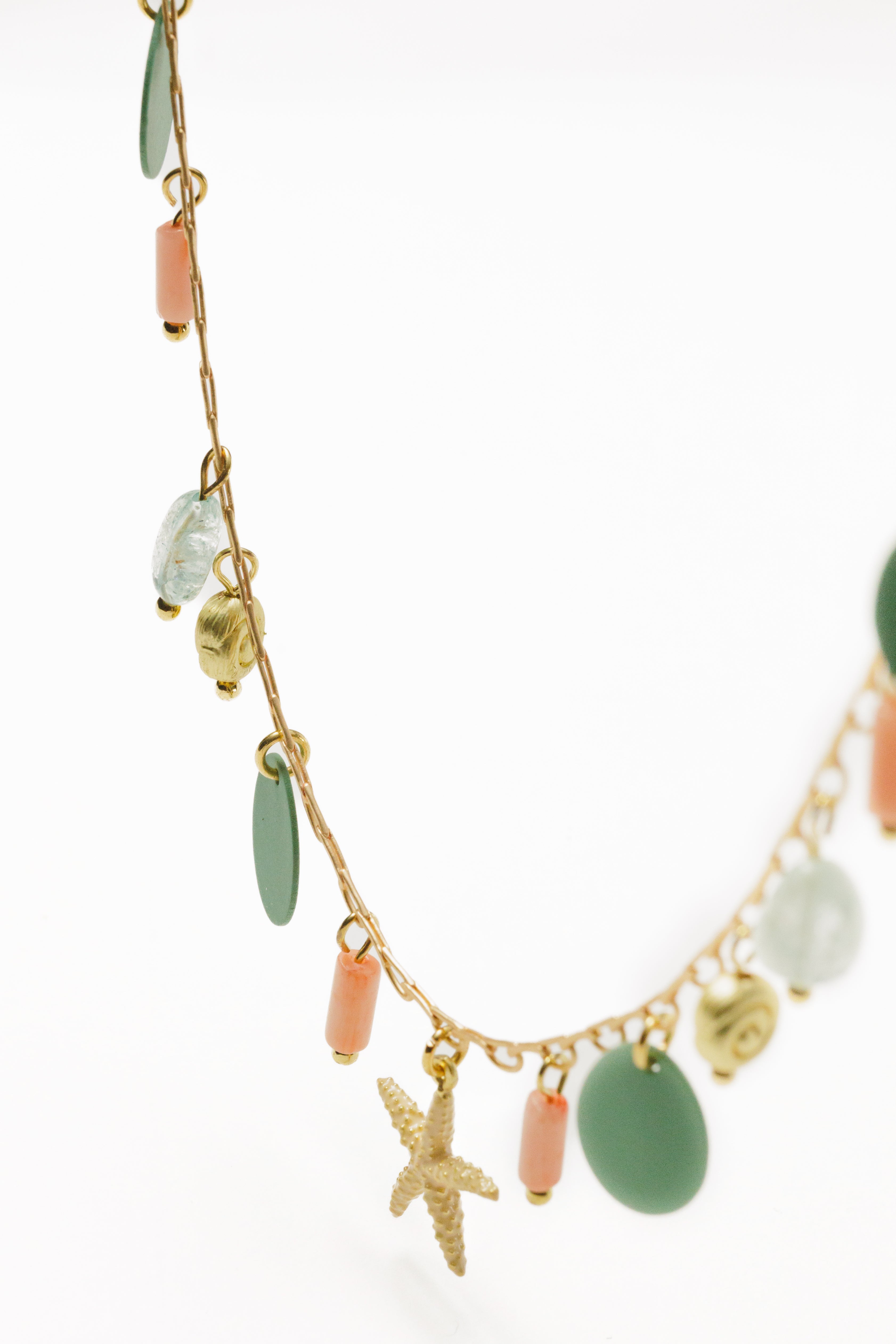 Collar oro mate con charms SURFACE - KIREI 