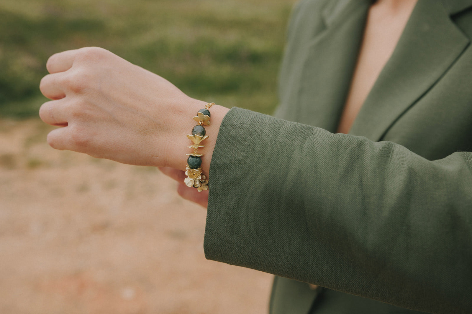 Pulsera plata de ley bañada en oro con ágatas y zafiros  BLOSSOM - KIREI 