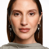 Modelo con pendientes BEND STEEL de acero asimétricos – Kirei Jewellery