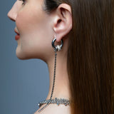 Modelo con pendientes largos STREAM de acero y detalle dorado – Kirei Jewellery
