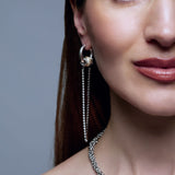Modelo con pendientes largos STREAM de acero y detalle dorado – Kirei Jewellery