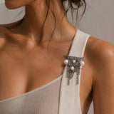 MASS BROOCHE · Broche de Perlas y Cadenas