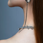 Detalle de cadenas y piercings del collar RIPPLE – Kirei Jewellery