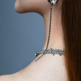 Detalle de cadenas y piercings del collar RIPPLE – Kirei Jewellery