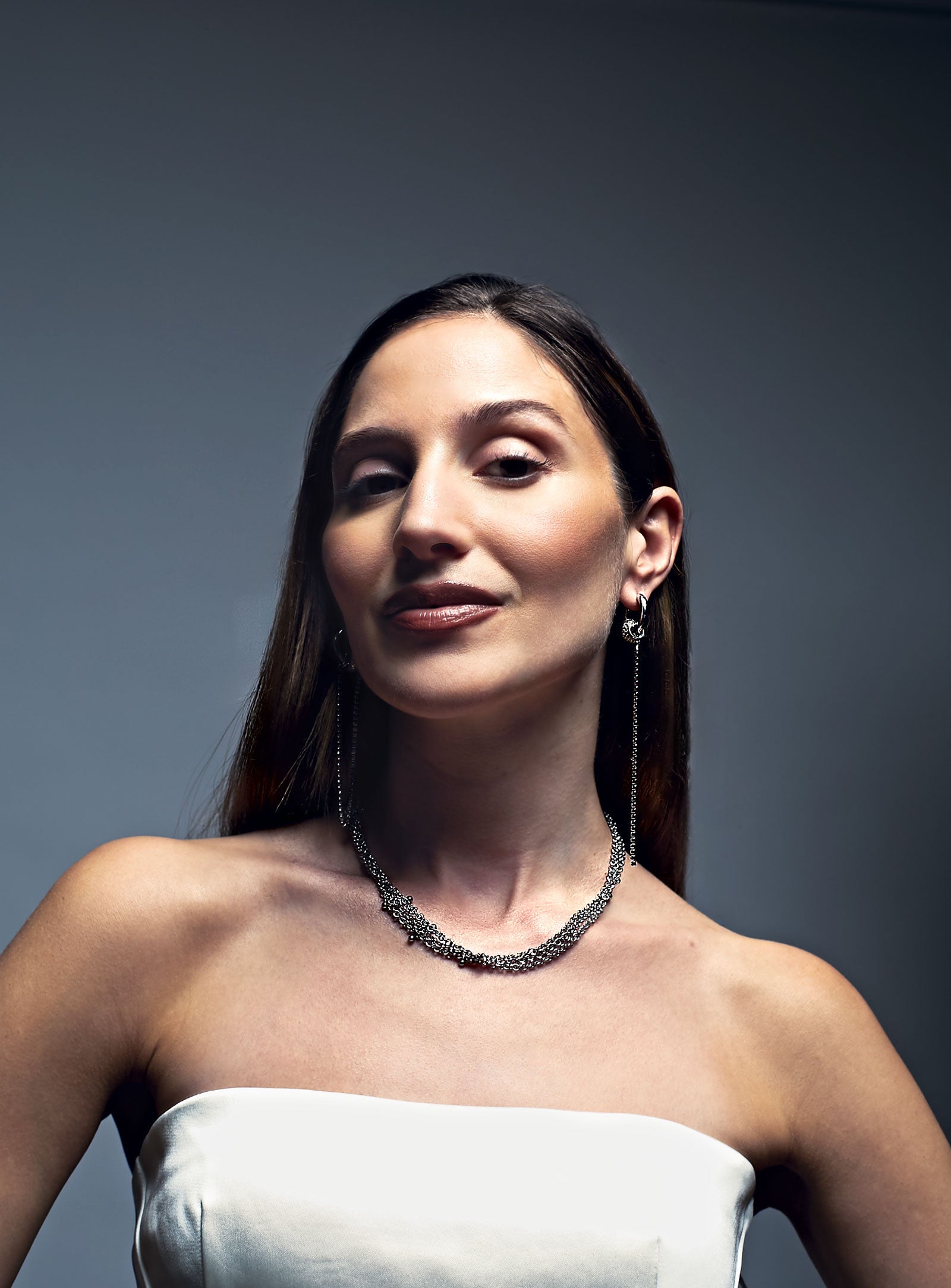 Collar RIPPLE de acero inoxidable en modelo – Kirei Jewellery