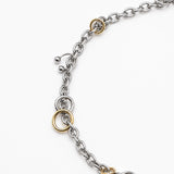Detalle del collar SATELLITE con piercings y anillas en acero y oro – Kirei Jewellery